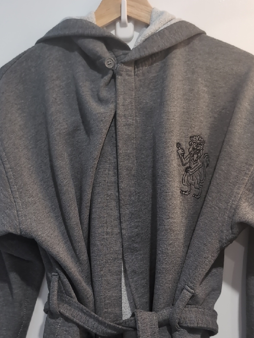 Frette 1860 Gray Hooded Terry Robe with Embroidered Lion Size XL - Picture 5 of 9